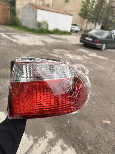 бакавое правое: Задний фонарь (левый) для седана - Корпус под лампы: стоп‑сигнал — 1