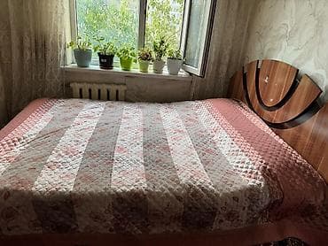 Спальные гарнитуры: Двуспальная кровать с изголовьем + комод с большим зеркалом - Кровать — 2