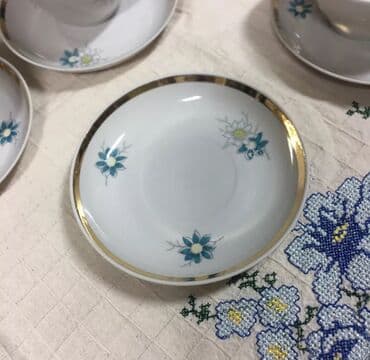 купить кофейный сервиз на 6 персон: ДУЛЁВО! 2 сервиза! Сервантное хранение! В горошек-5 чашек+6 блюдец — 9