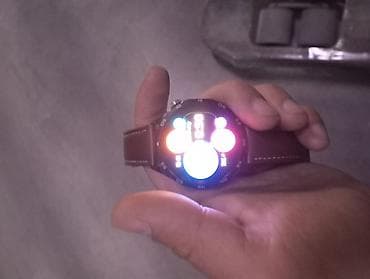 крышка на титан: Смарт‑часы с круглым сенсорным дисплеем и коричневым кожаным ремешком — 1