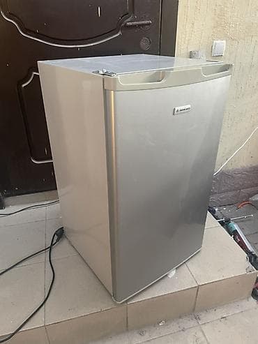 Бытовые фритюрницы: Компактный однокамерный холодильник Avangard Особенности: - Узкий — 1