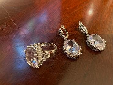 Новый комплект серьги и кольцо, с серебрянным напылением, отличного