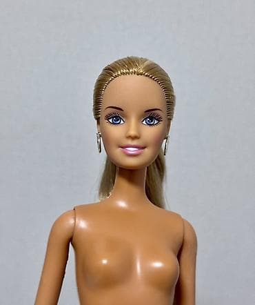 Игрушки: Барби / Barbie -> Продаются 2 куклы барби 2004 года. Цена за одну — 5