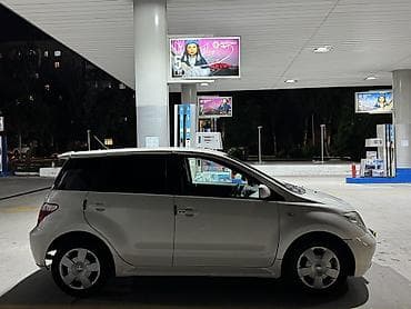 ист: Toyota Ist: 2005 г., 1.5 л — 2