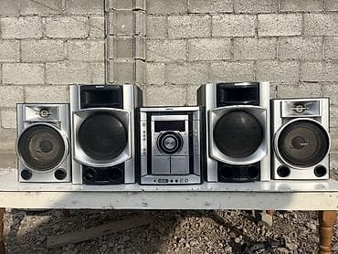 Музыкальный центр с акустикой Sony Комплект: - Главный блок Sony