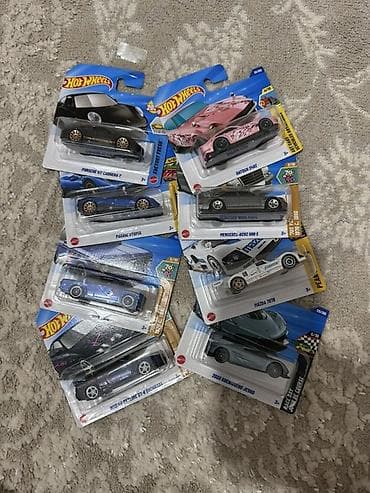 коллекционные машины: Набор коллекционных машинок Hot Wheels (масштаб 1:64) в блистерах. В — 1
