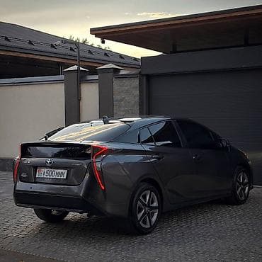 Продажа авто: Toyota Prius: 2018 г., 1.8 л, Вариатор, Гибрид, Хэтчбэк — 4