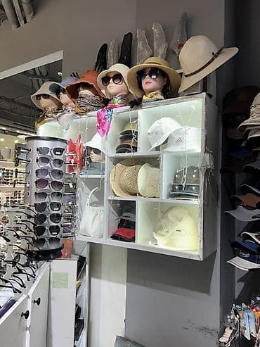 стеклянный: Продается торговое оборудование для аксессуаров и головных уборов — 1