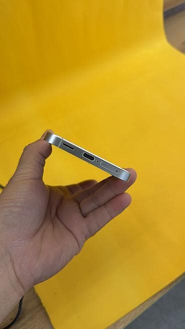 realme 6s: Samsung Galaxy S24, Б/у, 512 ГБ, 1 SIM, eSIM — 4