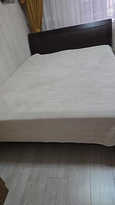 шкаф бу: Шифоньер 2,35 x 1,30
Кровать 2x1,6
Тумбочка — 2