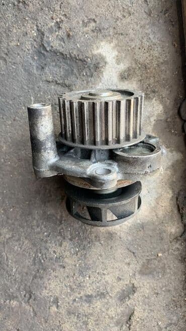 Продаю помпу гольф 4