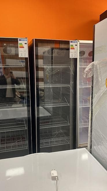 Витринный холодильный шкаф с прозрачными распашными дверями - at lalafo.kg Витринный холодильный шкаф с прозрачными распашными дверями -