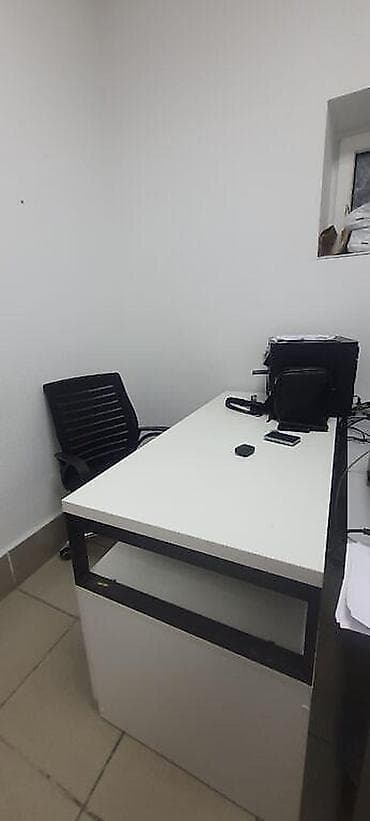 Район ТЦ"Весна" Сдается офис Площадь: 10м2; 15м2 Первая линия Первый