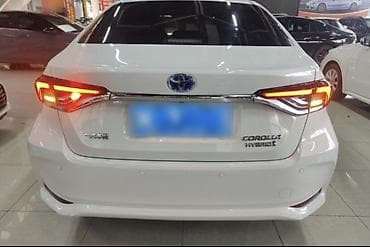 mini kuper: Toyota Corolla: 2019 г., 1.8 л, Автомат, Гибрид, Седан — 2