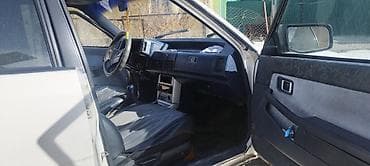 Mazda 626: 1985 г., 2 л, Механика, Бензин, Седан