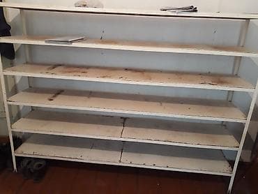 Срочно обмен. Три стеллажа:большой,средний и маленький. Три стула со