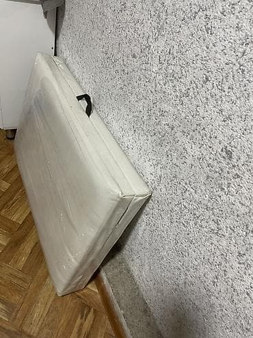 Зеркало настенное фигурной формы - Современное зеркало без рамки с