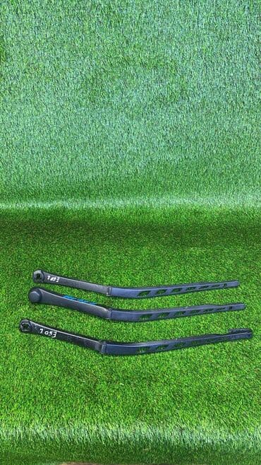 е61: Поводок стеклоочистителя передний левый Рычаг стеклоочистителя левый / — 1