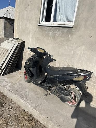 тико рул: Скутер 50–150 см³ (точный объем не указан) в спортивном стиле — 1