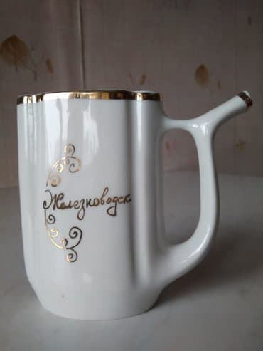 маленький чайник: Сувенирный кувшинчик для питья минеральной воды. Фарфор — 2