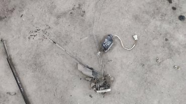 Mazda 121 Замок двери, Мазда 121 замок двери Задний левый см.Фото