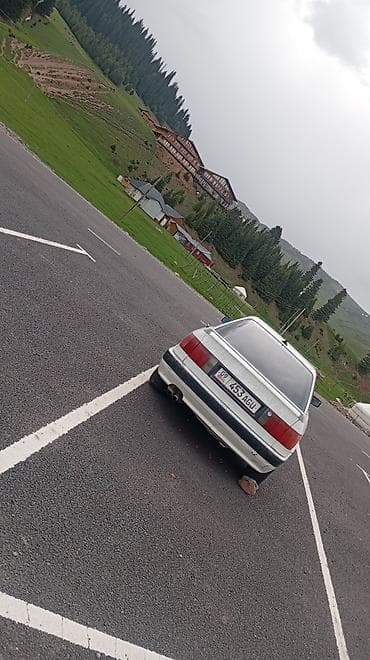 авто в аварийном состоянии: Audi 80: 1992 г., 2.6 л, Механика, Бензин, Седан — 2