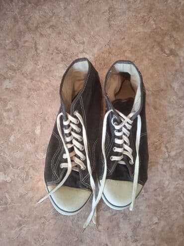 Продаются кеды 43размер 500 только звонить!!!