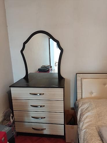 Стулья, табуретки: ПРОДАЮ спальный гарнитур в отличном состоянии. Из дорогого — 2