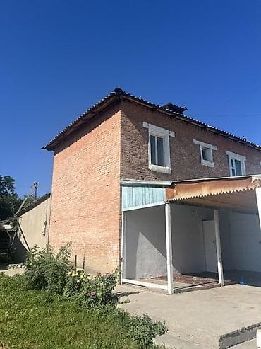 Кыймылсыз мүлк: Продаётся кирпичный двухэтажный дом с большой открытой верандой и — 1