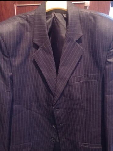 на прокат военная форма: 3 пиджака за 1000 сом. Размеры разные — 3