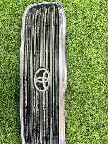 Решетка радиатора Toyota