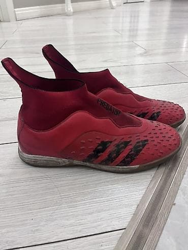 Футбольные бутсы/кроссы для зала и синтетики — два пары. 1) Adidas at lalafo.kg Футбольные бутсы/кроссы для зала и синтетики — два пары. 1) Adidas