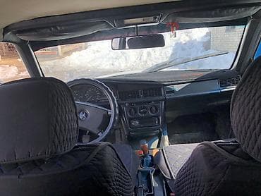 Продажа авто: Mercedes-Benz 190: 1987 г., Механика, Бензин, Седан — 4