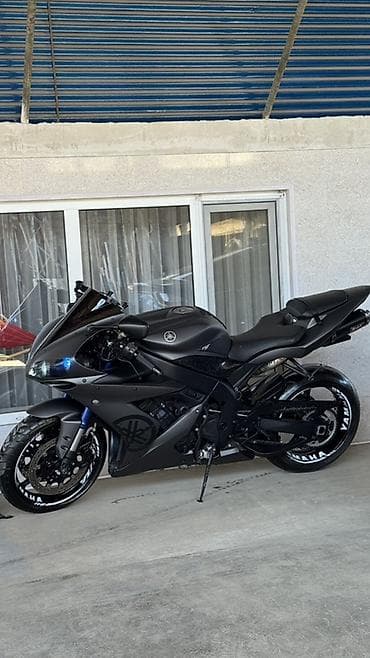 Срочноо продаю Yamaha YZF-R1 2005г Обьём:1000куб Пробег:28000