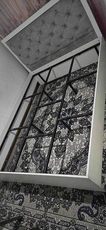 Двуспальная кровать, Б/у, С матрасом, длина - 204 см