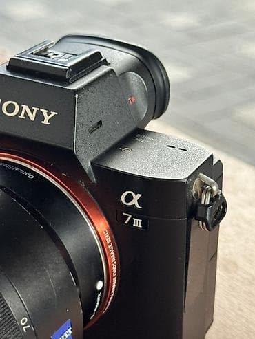 камера видио: Полнокадровая беззеркальная камера Sony α7 III с объективом Zeiss — 3