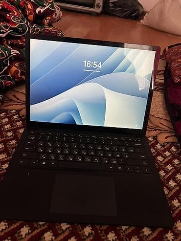 экран и клавиатура: Ноутбук Microsoft Surface Laptop (черный) - Экран: 13.5" с тонкими — 1