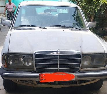 винтажные машины: Mercedes-Benz W123: 1982 г., 2.4 л, Механика, Седан — 1