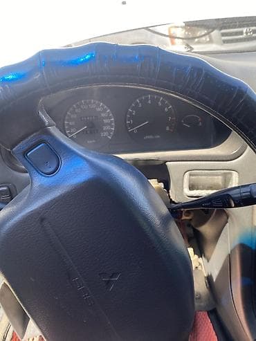 Продажа авто: Mazda 323: 1999 г., Механика, Бензин, Седан — 7