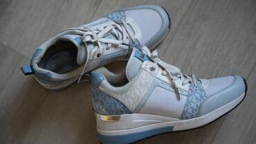 nike react: Кроссовки Michael Kors оригинал 
Брали за 12000с в Дубай
Торг на месте — 2