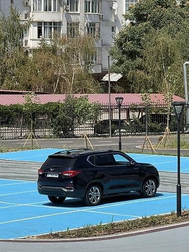 джипы 200000 сом: 100%Родной окрас Год выпуска:2019 Привод: полный 4WD Обьем:2.2дизель — 3