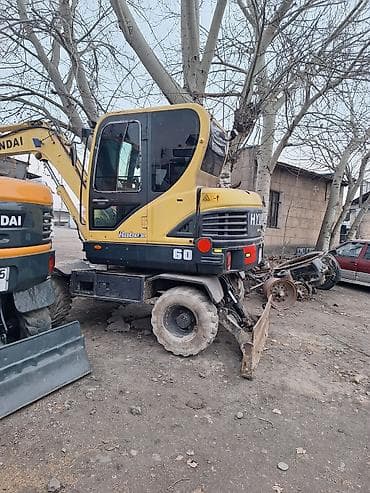 100 с4: Экскаватор, Hyundai, Колесный — 3