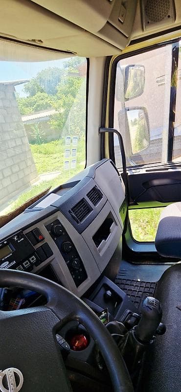 старый тольчок: Грузовик, Volvo, Дубль, 7 т, Б/у — 5