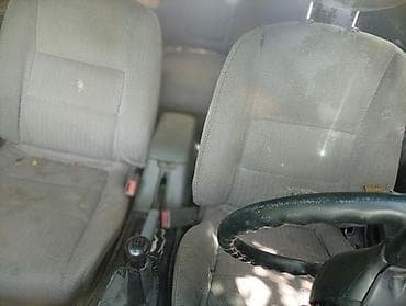 авто чанган: Mazda 626: 1992 г., 0.2 - engine capacity л, Кол менен иштөөчү, Бензин, Седан — 3