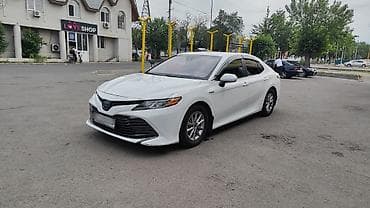 70: Toyota Camry: 2018 г., Гибрид — 8