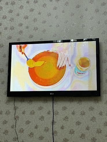 smart display: Телевизор LG, плоский экран, диагональ около 42 дюймов. Особенности — 1