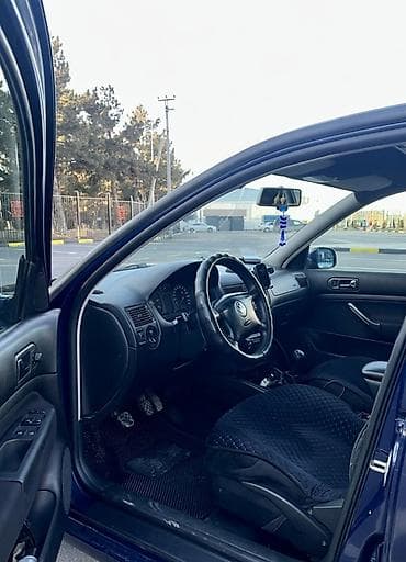 Volkswagen: Volkswagen Golf: 2000 г., 2 л, Механика, Бензин, Хэтчбэк — 10