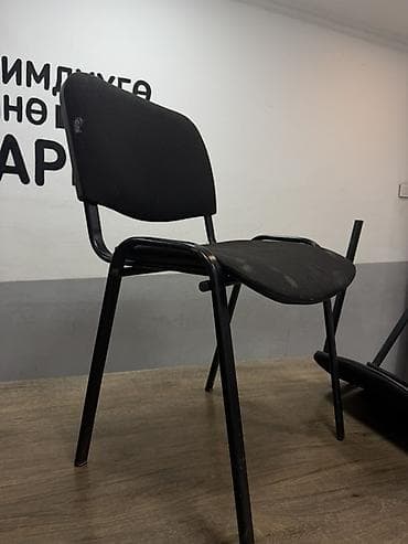кушетки цена: Цена договорная 
Б/У стулья 
Мягкий уголок
Стол
Срочно продаю — 3