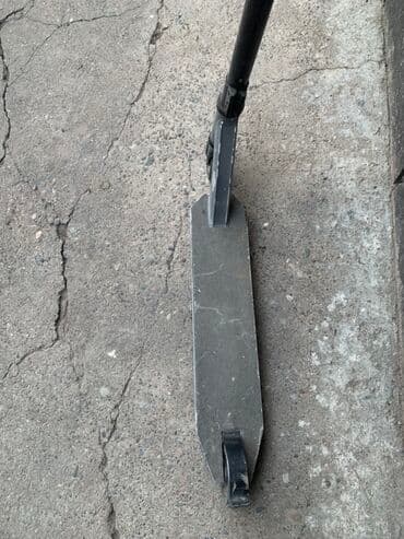 купить питбайк недорого: Простой трюковой самокат с черным рулем и серой декой. Подходит для — 4