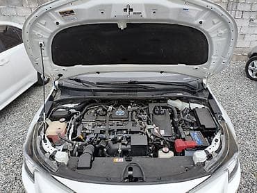 Toyota Corolla: 2021 г., 1.8 л, Гибрид, Седан — 8